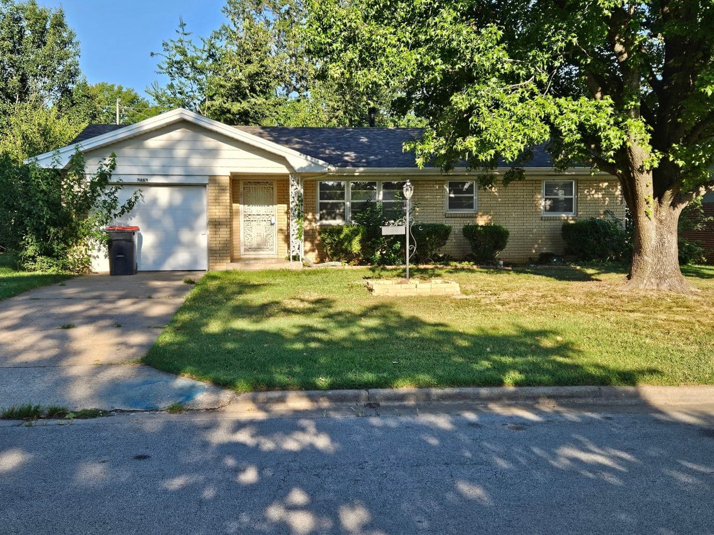 Springfield House: 3463 N. Fremont Ave