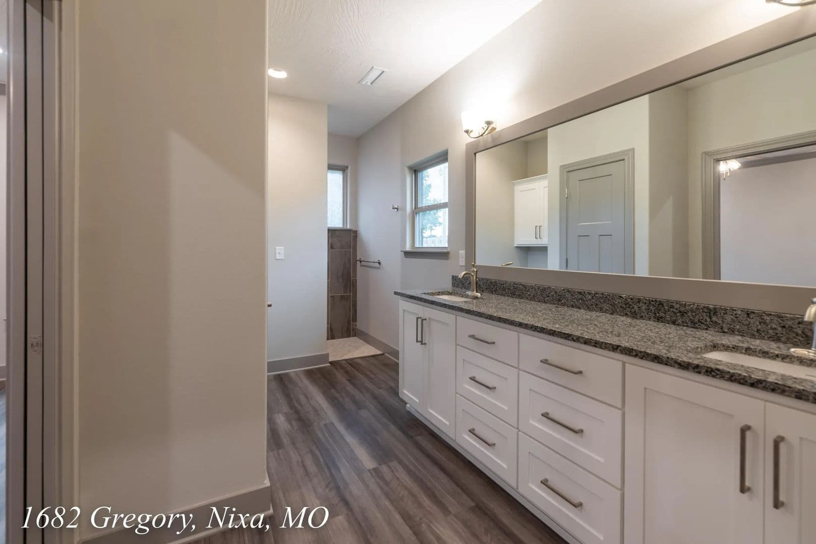 Nixa House: (NM) 1682 N Gregory Dr