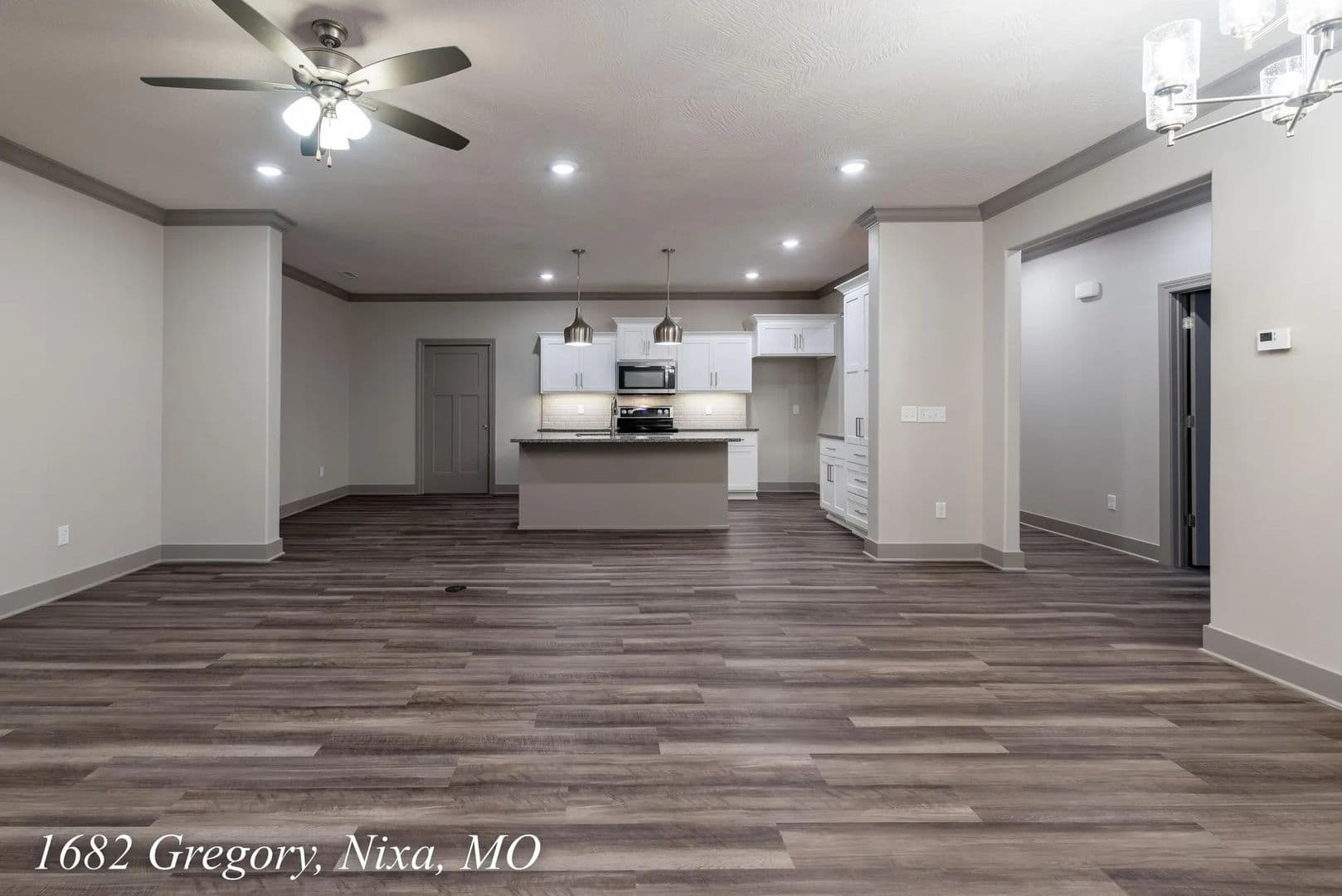 Nixa House: (NM) 1682 N Gregory Dr