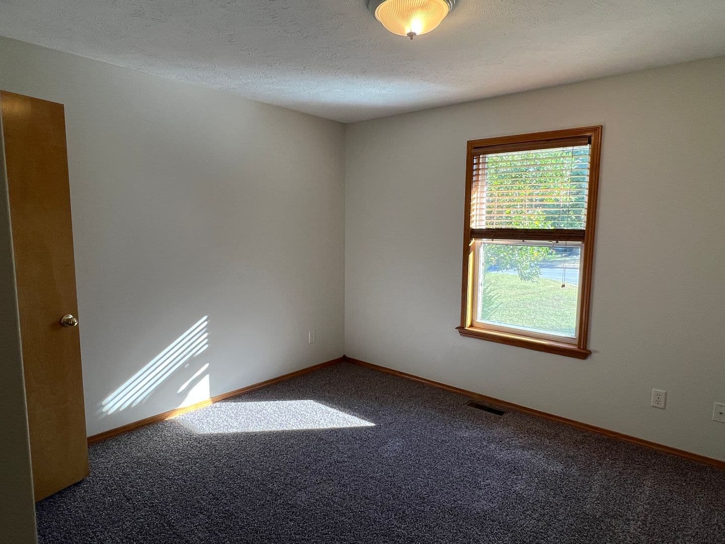 Springfield House: 3666 W Vincent Dr