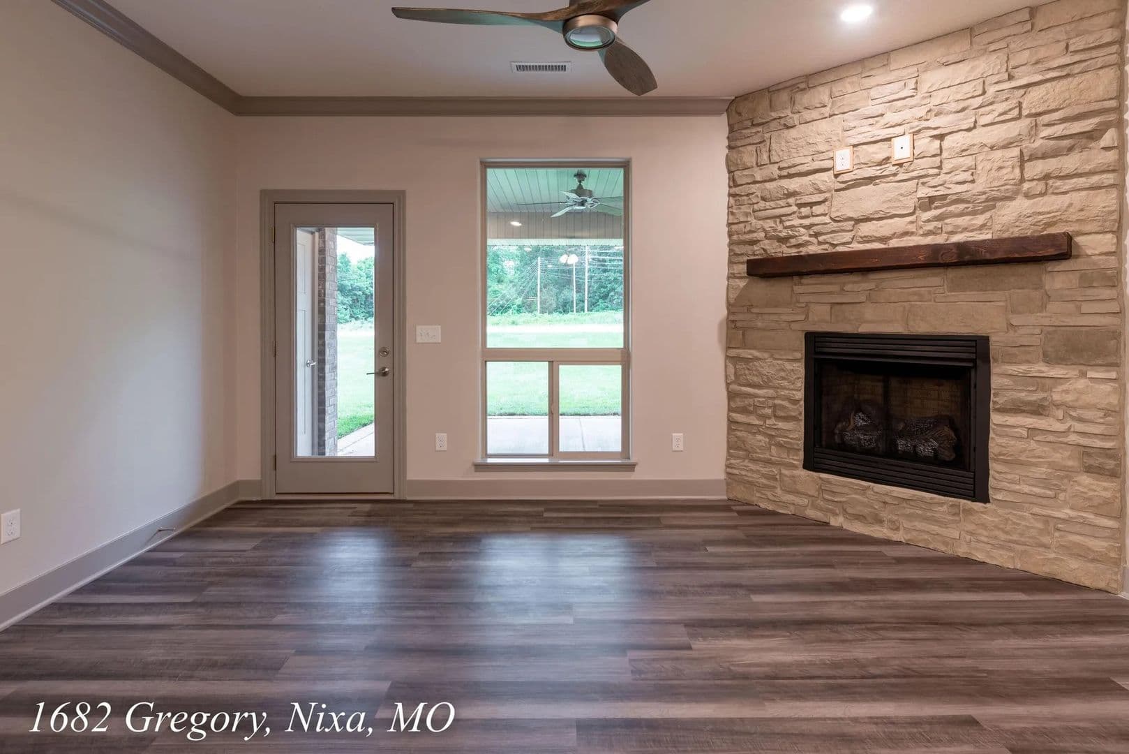 Nixa House: (NM) 1682 N Gregory Dr