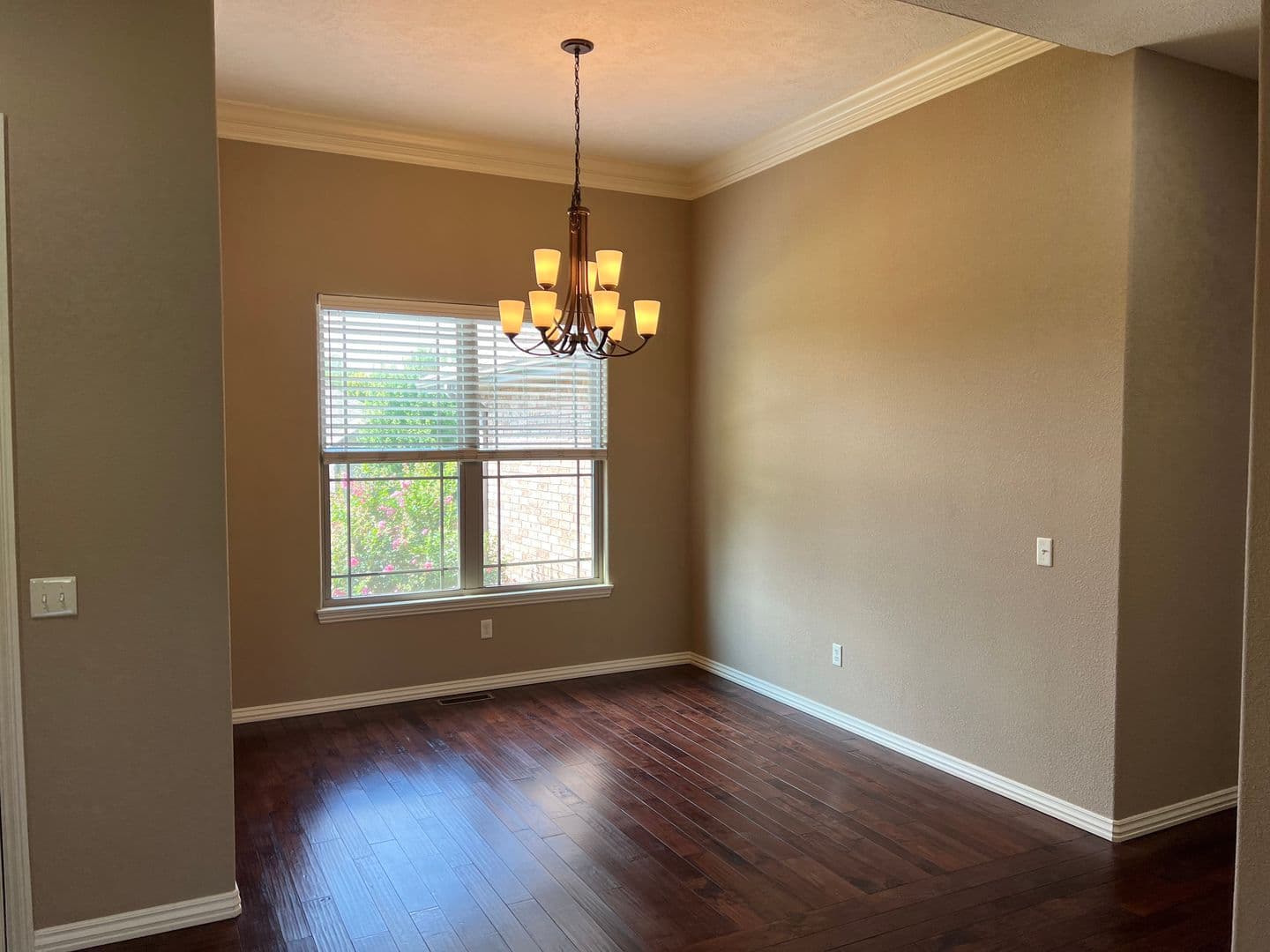 Nixa House: 614 N Galileo Dr