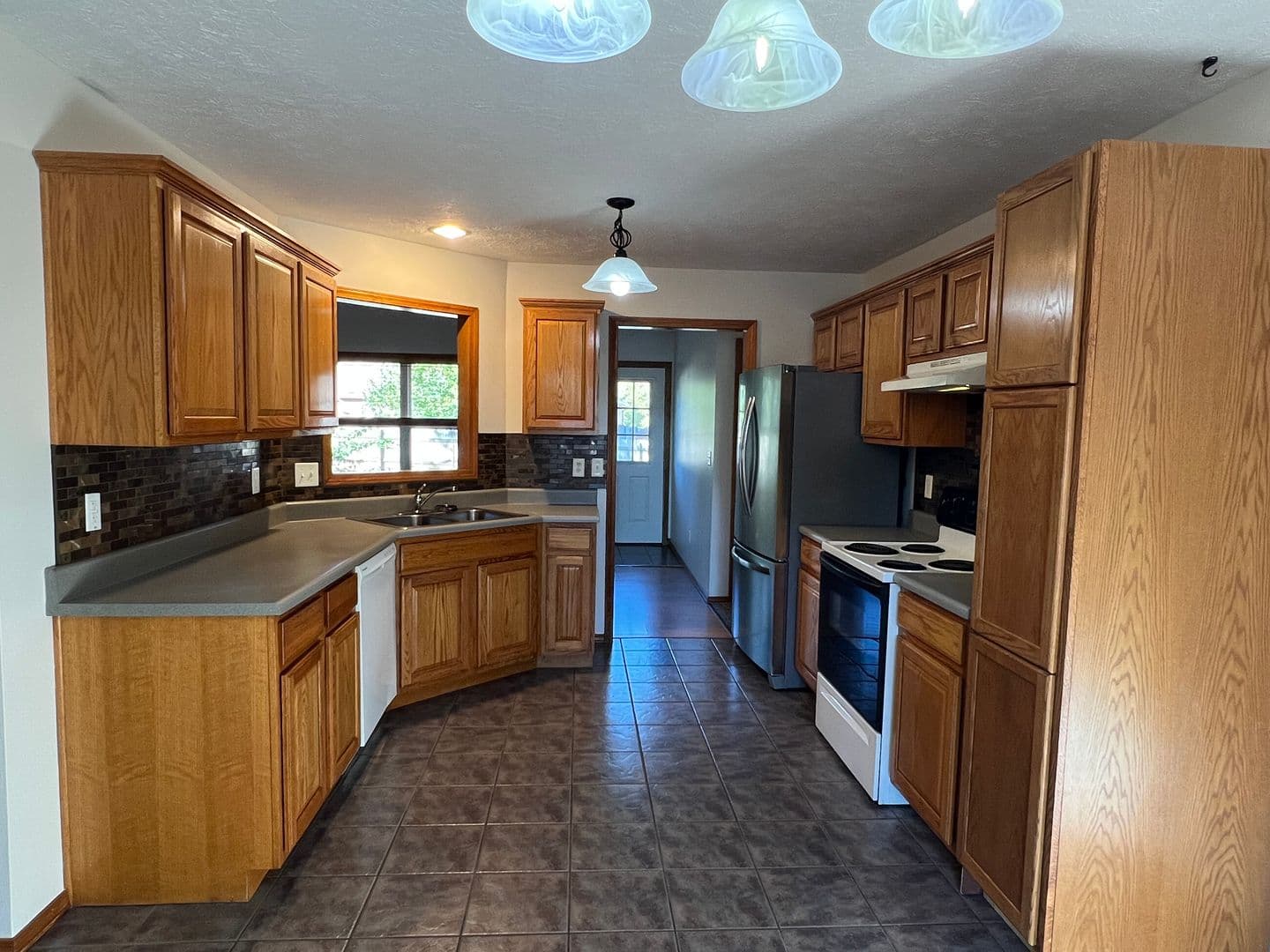 Springfield House: 3666 W Vincent Dr
