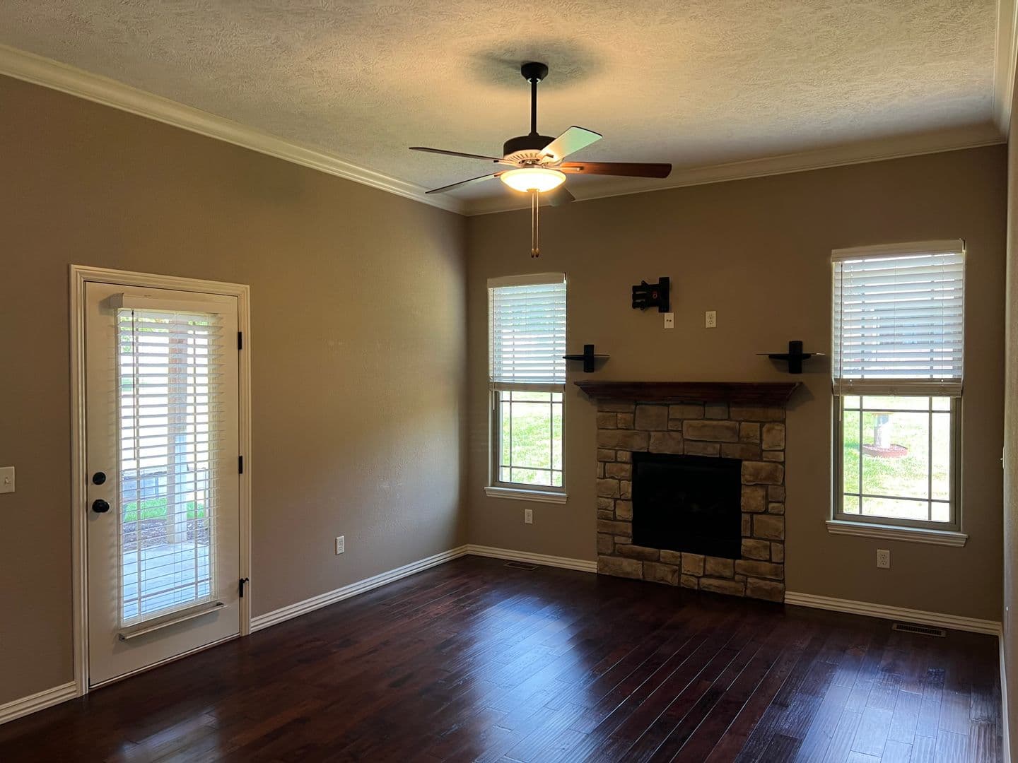 Nixa House: 614 N Galileo Dr