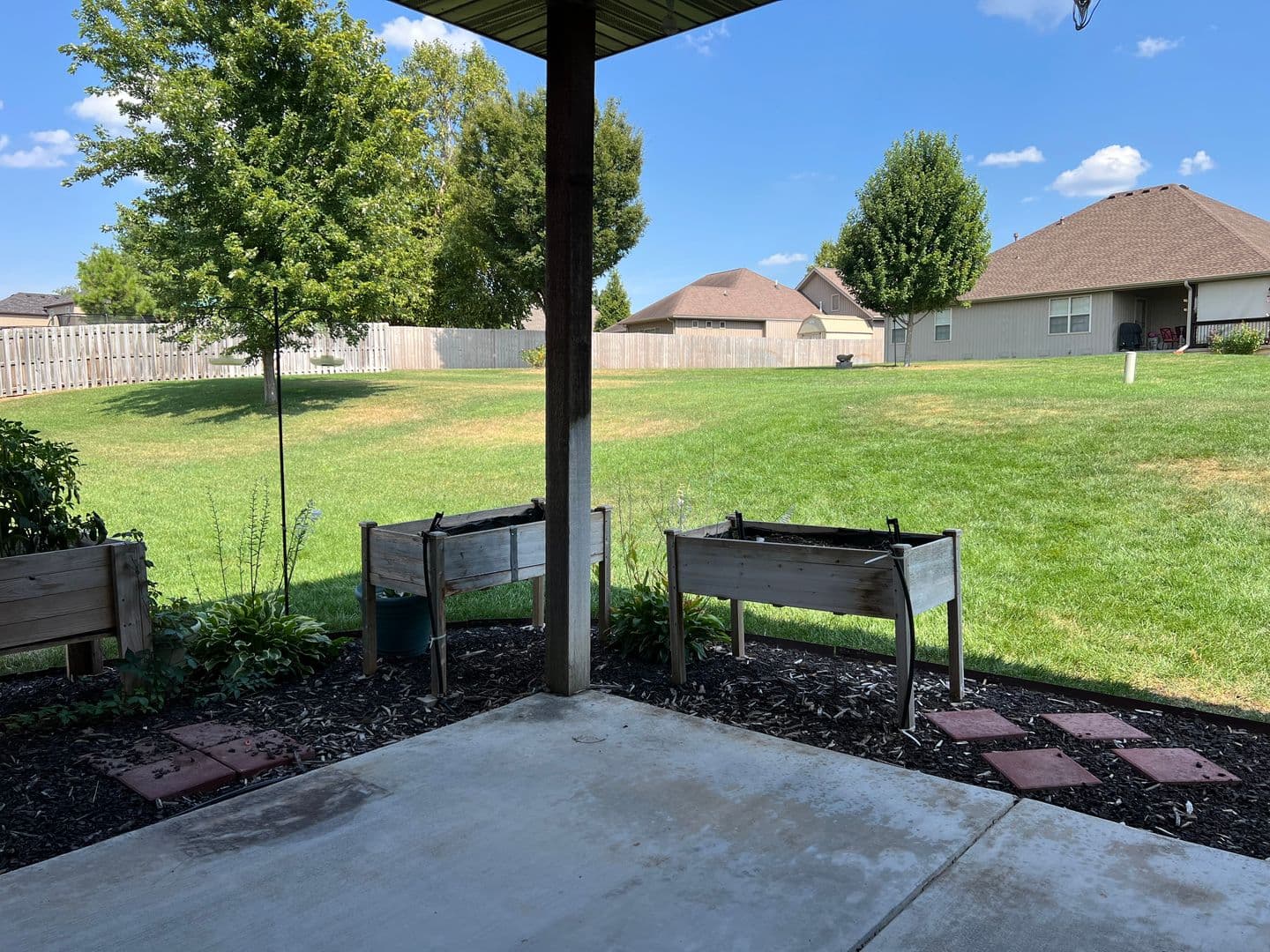 Nixa House: 614 N Galileo Dr