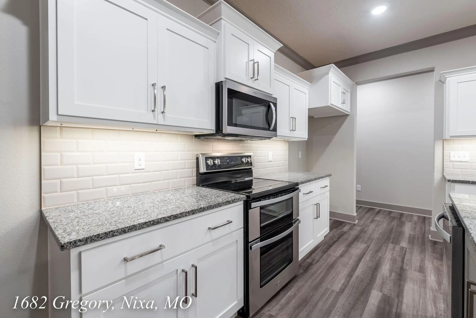 Nixa House: (NM) 1682 N Gregory Dr