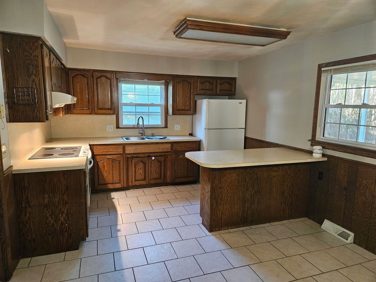Springfield House: 3463 N. Fremont Ave