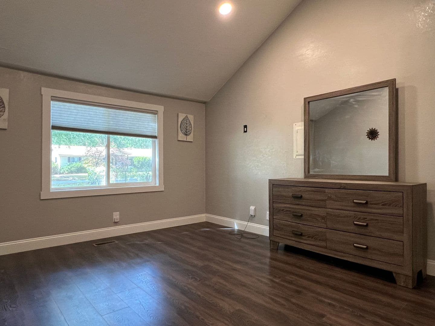 Springfield House: (NM) 2232 S Kickapoo Ave