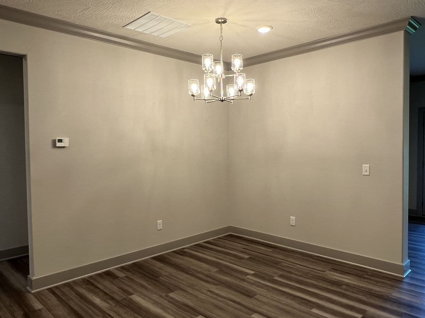 Nixa House: (NM) 1682 N Gregory Dr