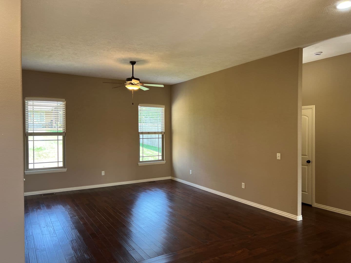 Nixa House: 614 N Galileo Dr
