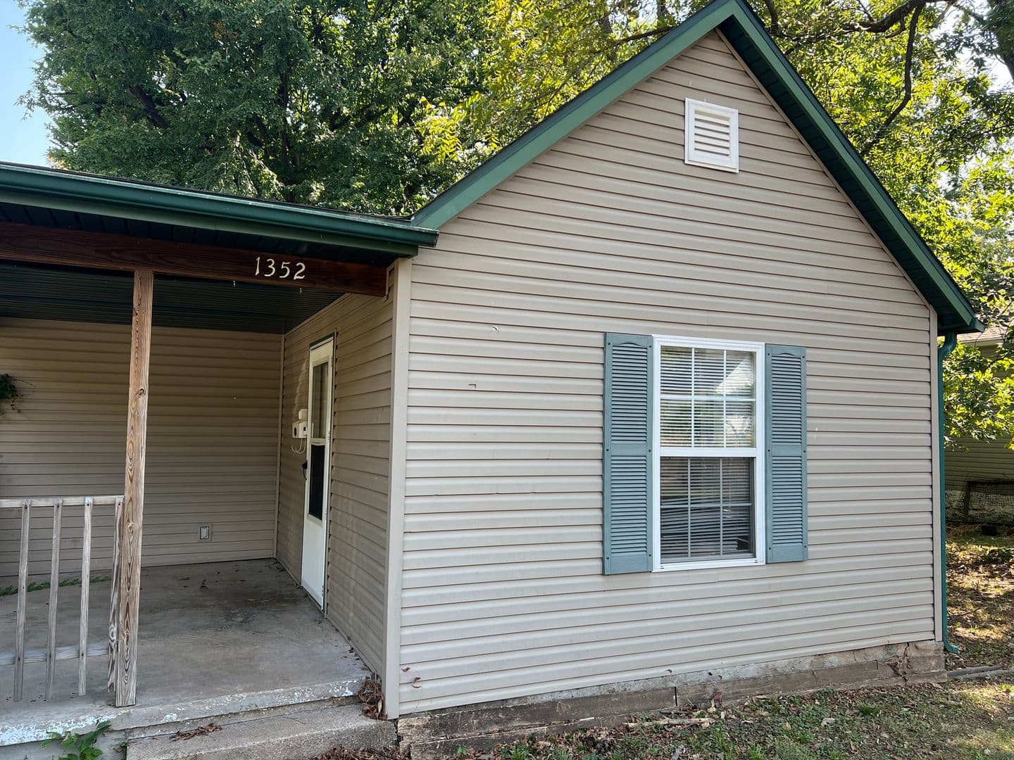 Springfield House: 1352 N Sherman Ave