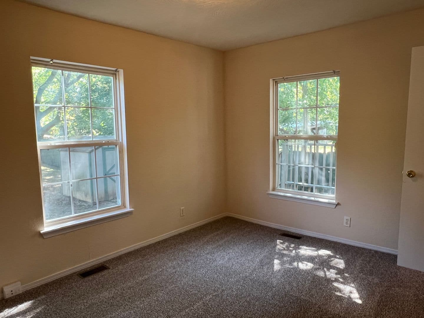Springfield House: 1352 N Sherman Ave