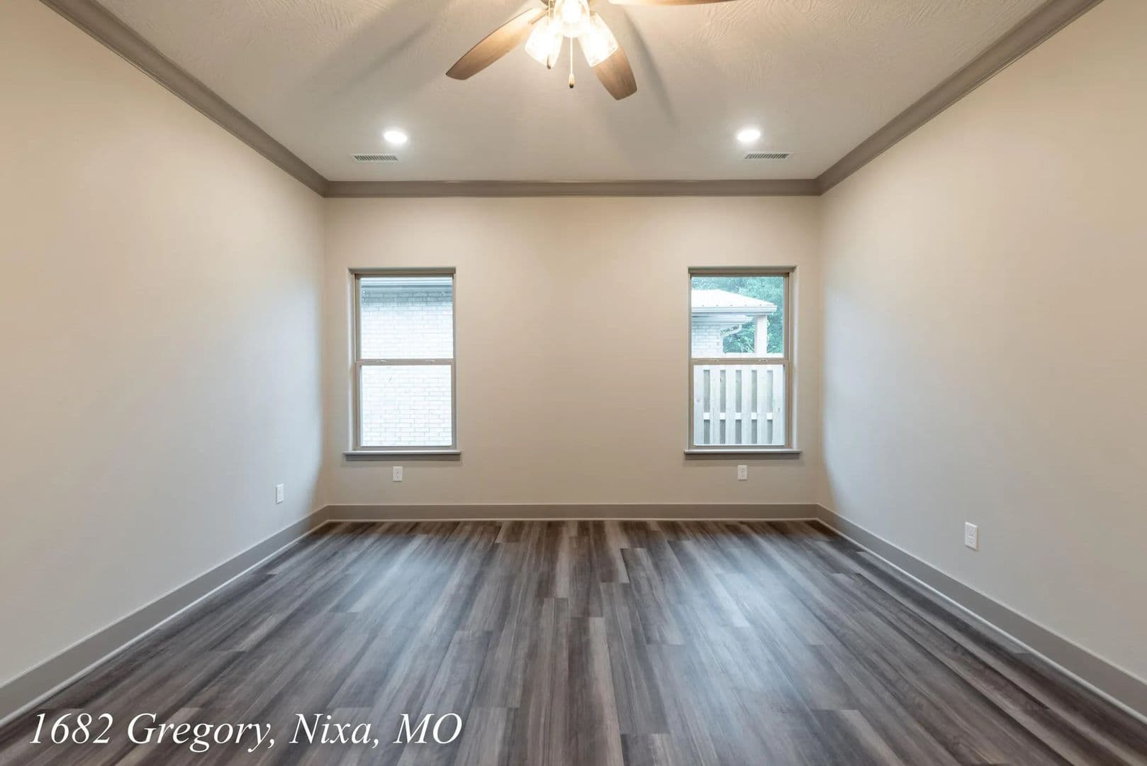 Nixa House: (NM) 1682 N Gregory Dr
