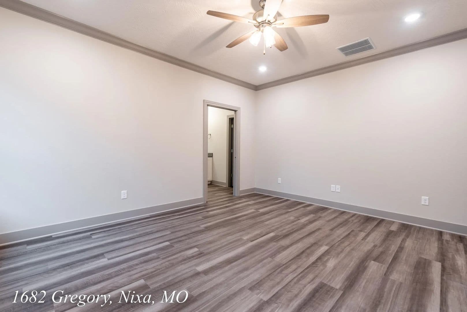 Nixa House: (NM) 1682 N Gregory Dr