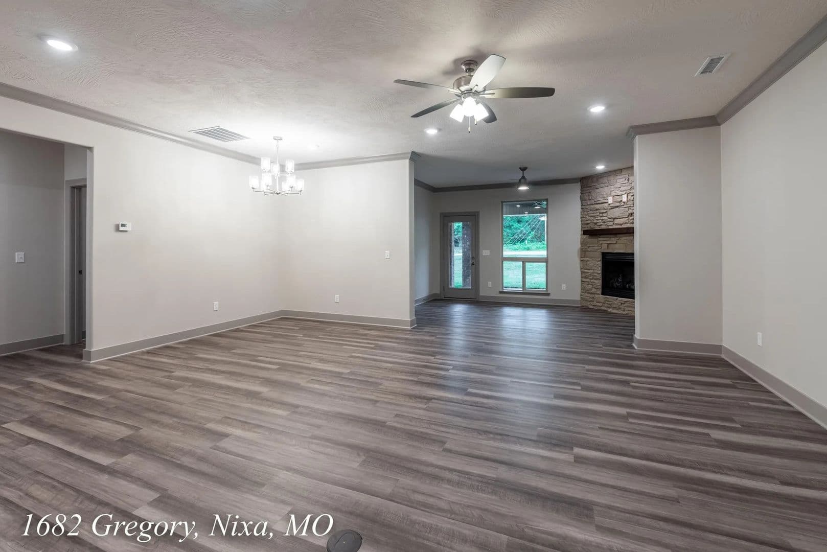 Nixa House: (NM) 1682 N Gregory Dr