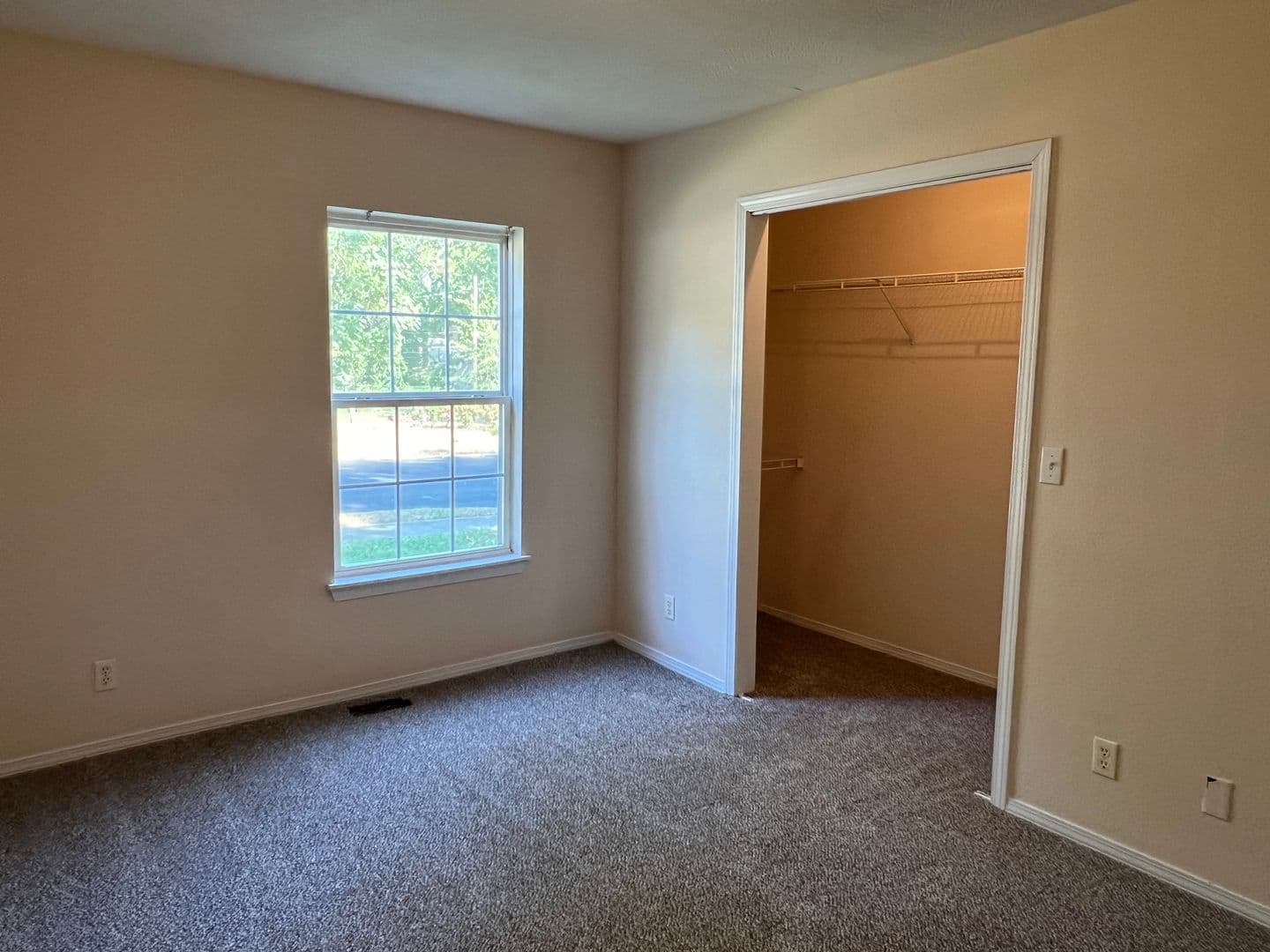 Springfield House: 1352 N Sherman Ave