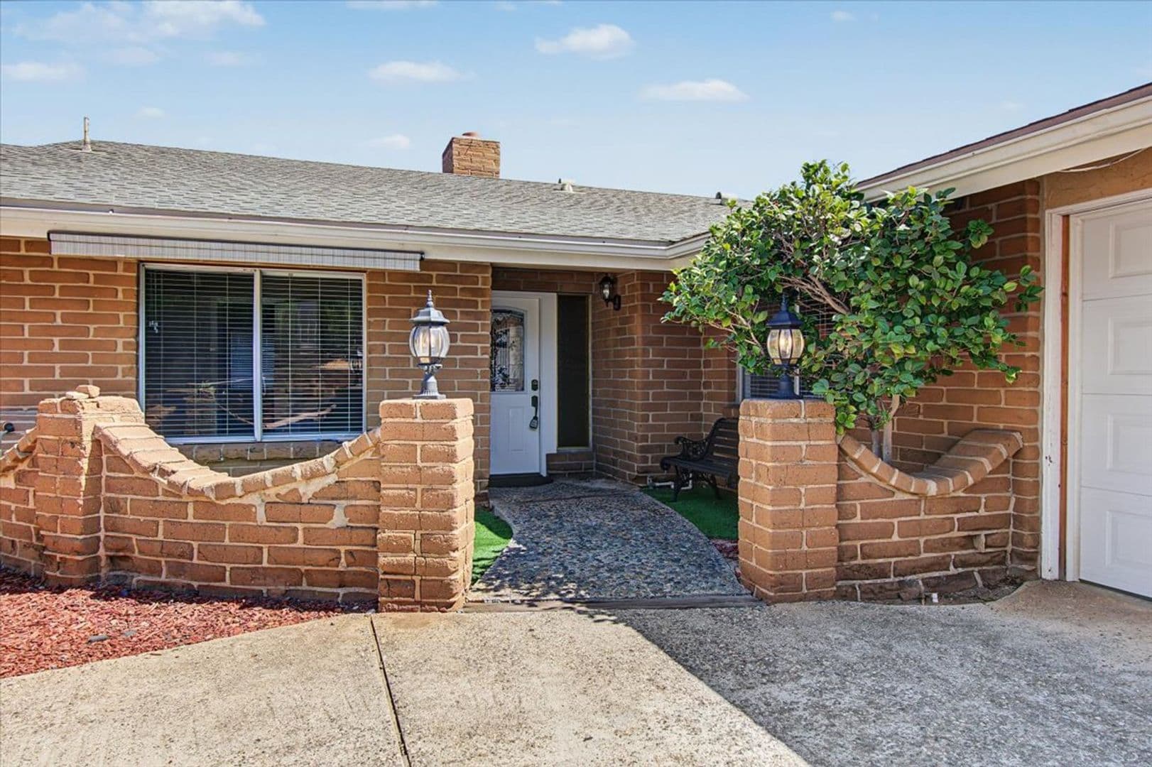 Escondido House: 1023 W. 2nd Avenue
