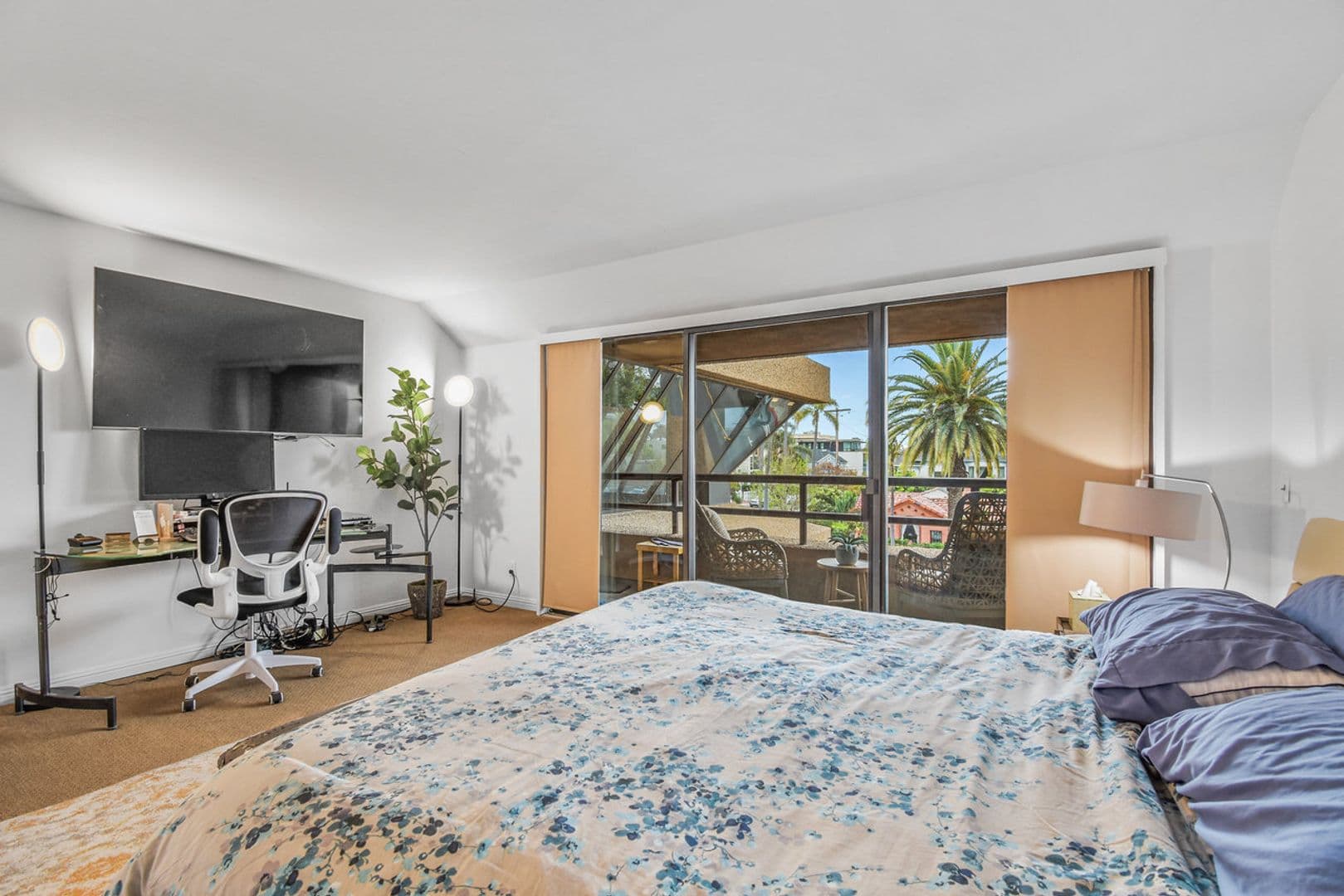 San Diego Condo: 230 W. Laurel St. 506