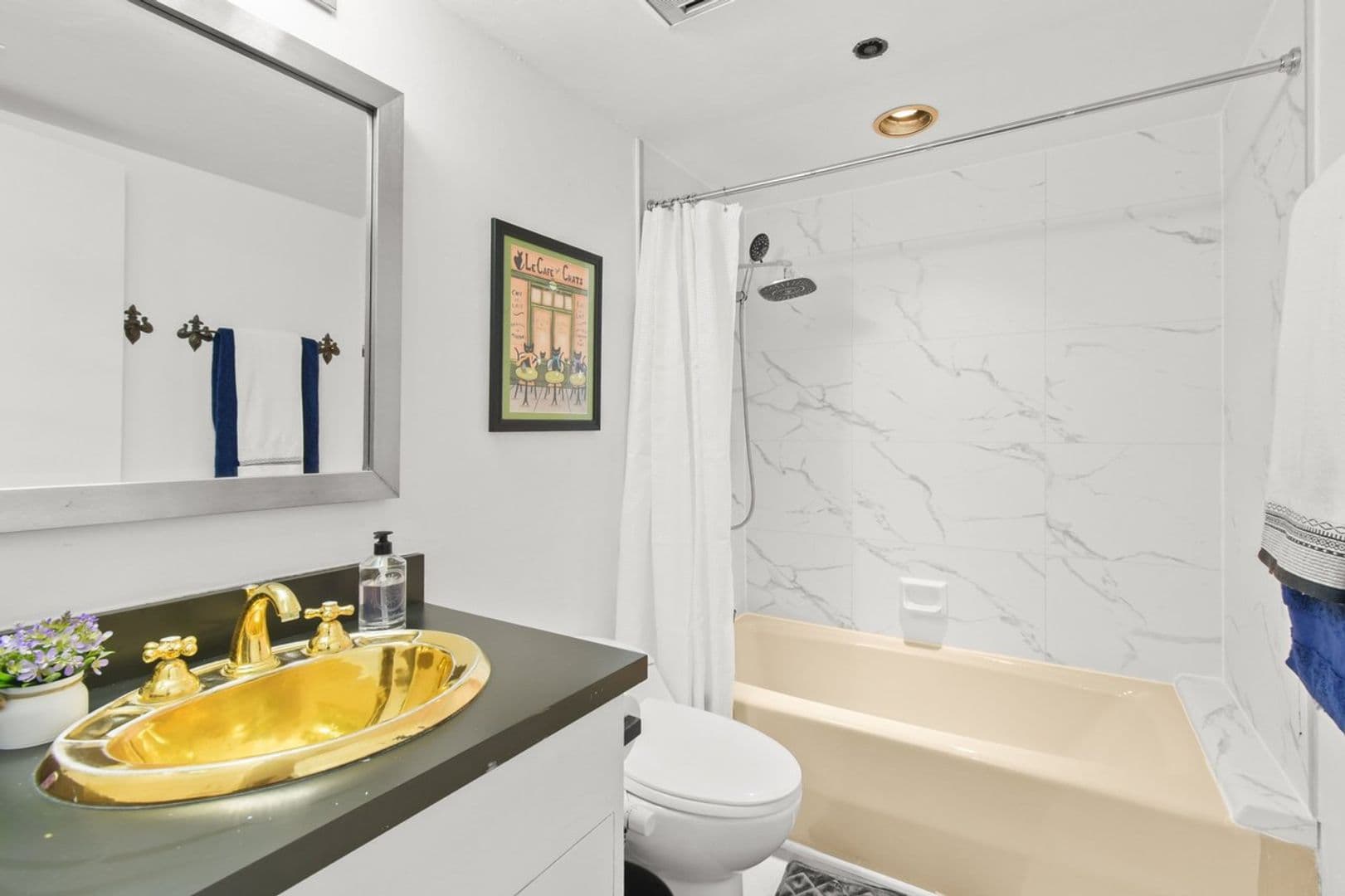 San Diego Condo: 230 W. Laurel St. 506