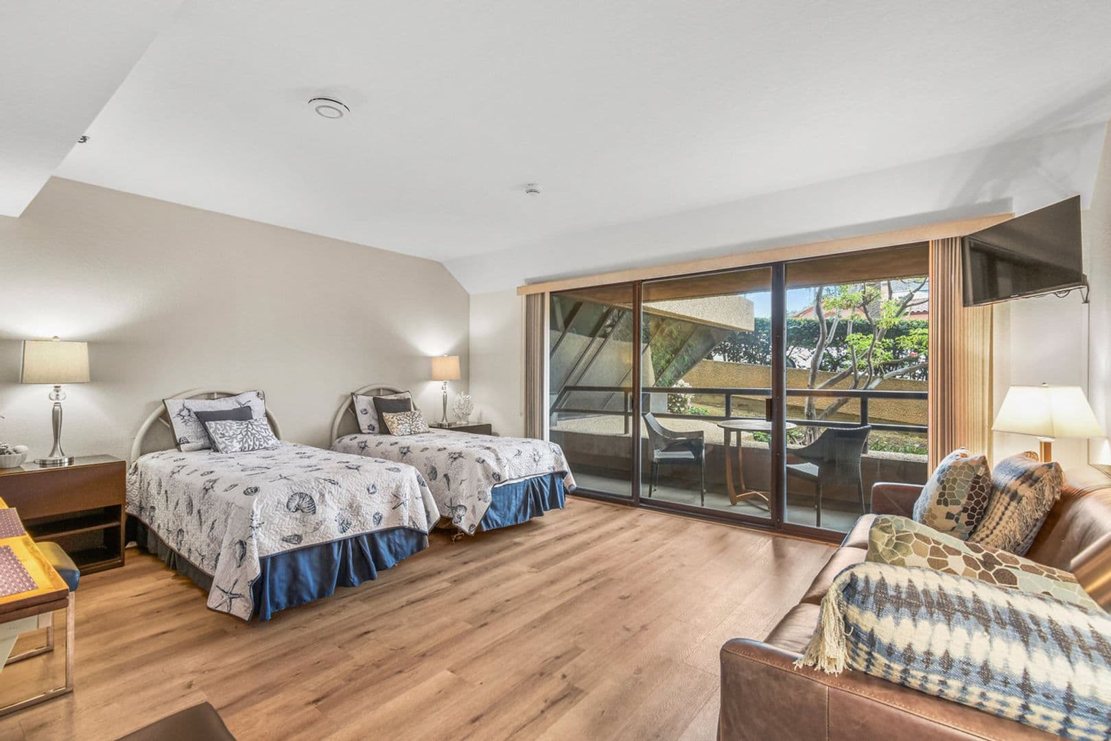 San Diego Condo: 230 W. Laurel St. 506