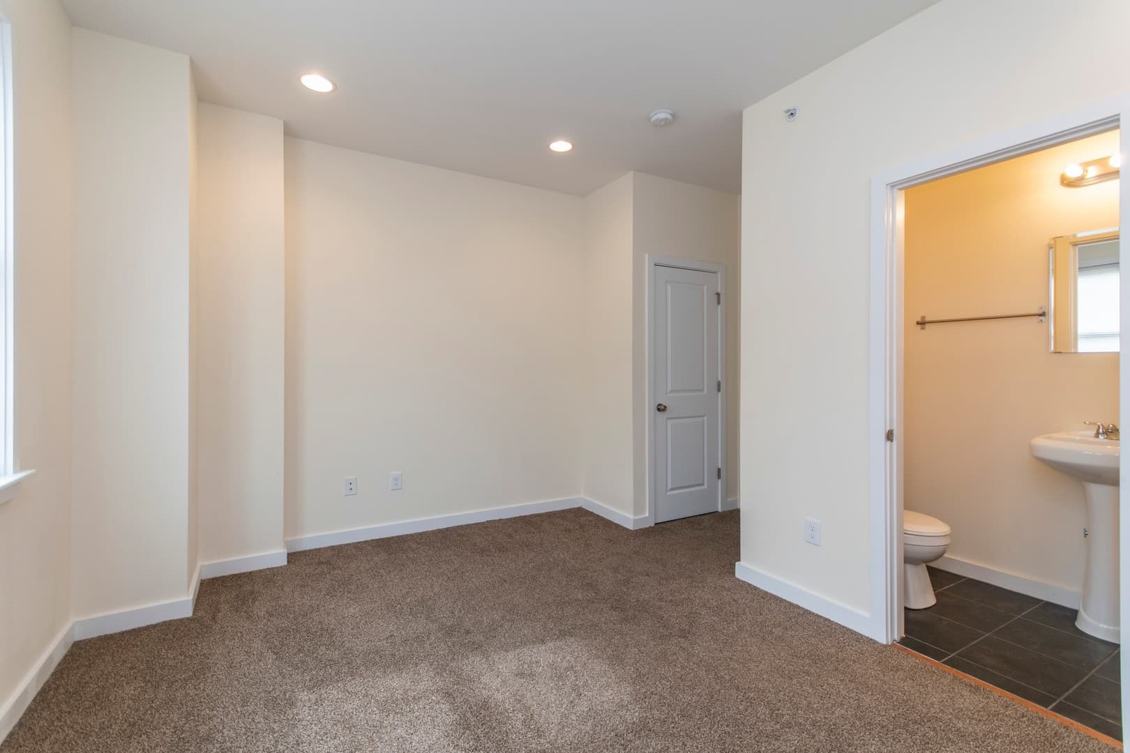 Philadelphia Apartment: 1612 N. Sydenham Street