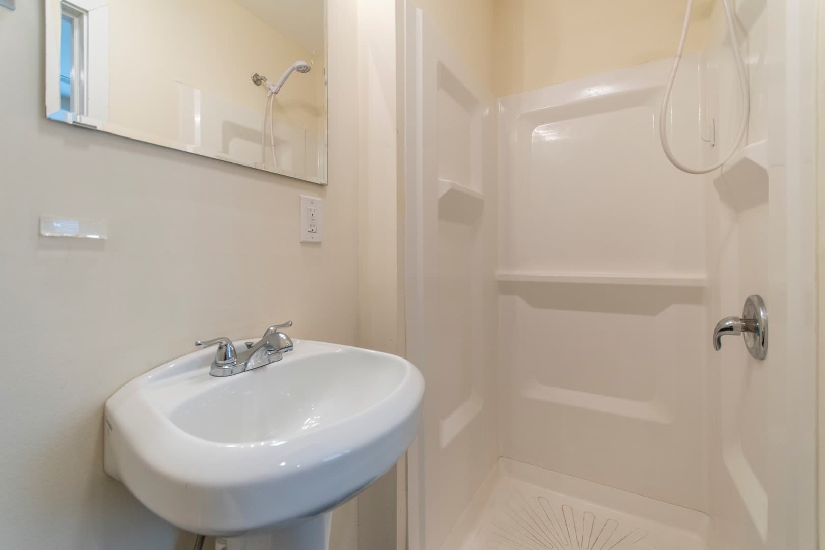Philadelphia Apartment: 1612 N. Sydenham Street