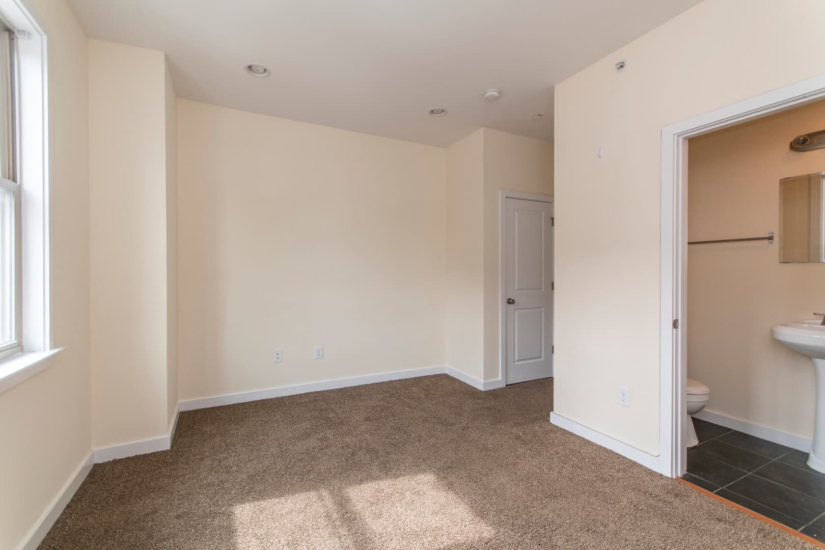 Philadelphia Apartment: 1612 N. Sydenham Street