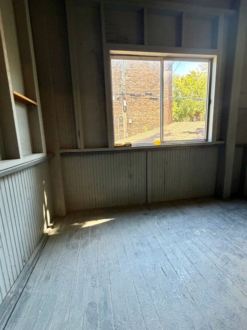 Chicago Apartment: 3018 W Schubert Ave - 3018 1R