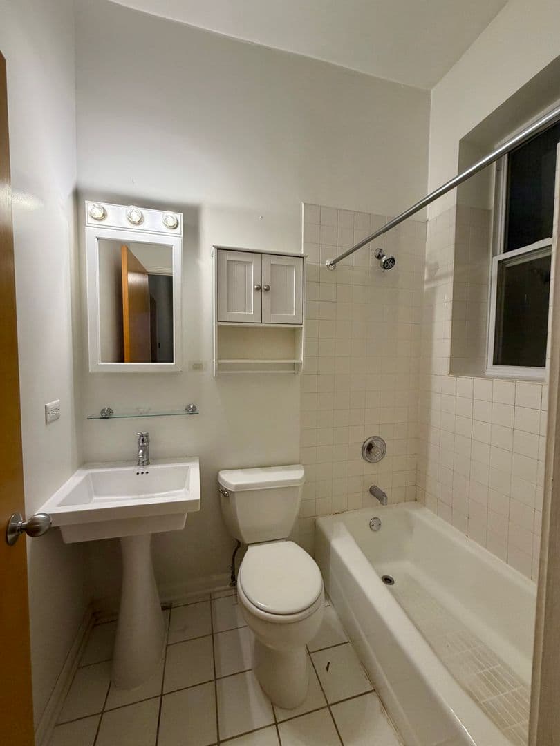 Chicago Apartment: 1468 W Erie