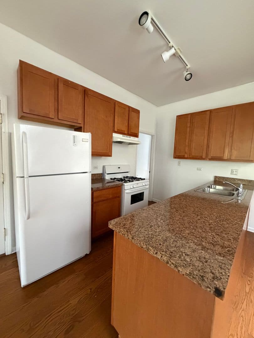 Chicago Apartment: 1468 W Erie