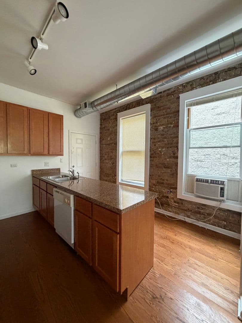 Chicago Apartment: 1468 W Erie