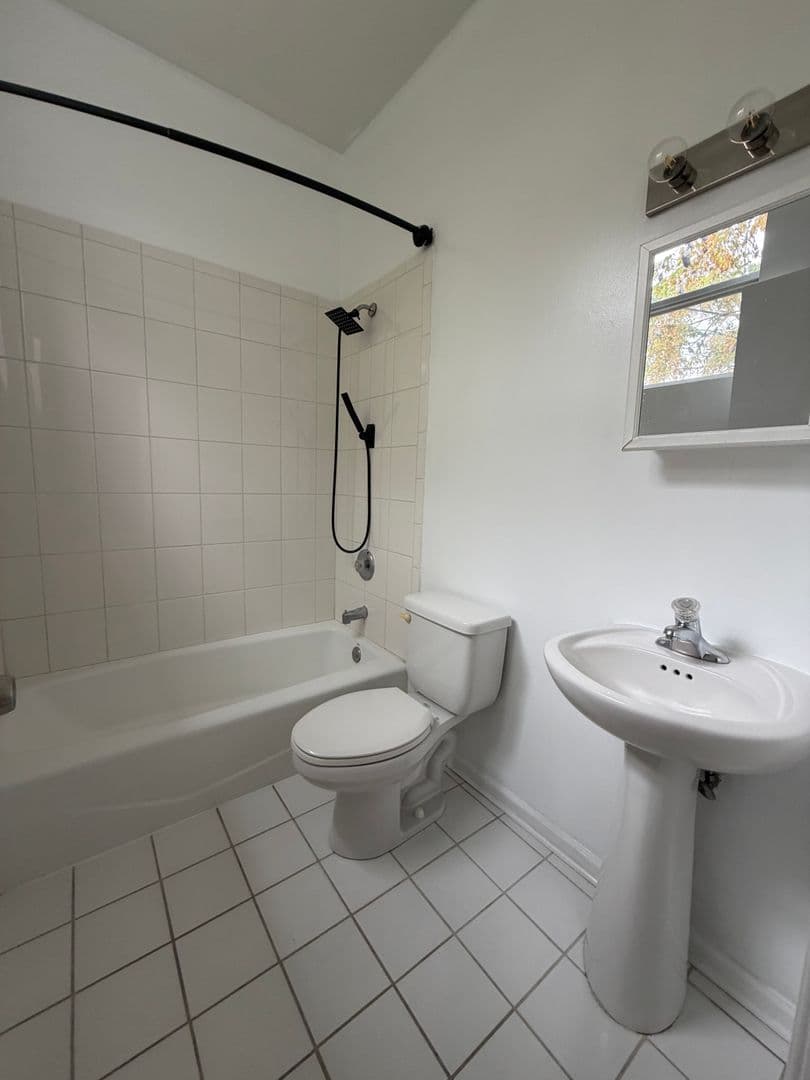 Chicago Apartment: 1468 W Erie