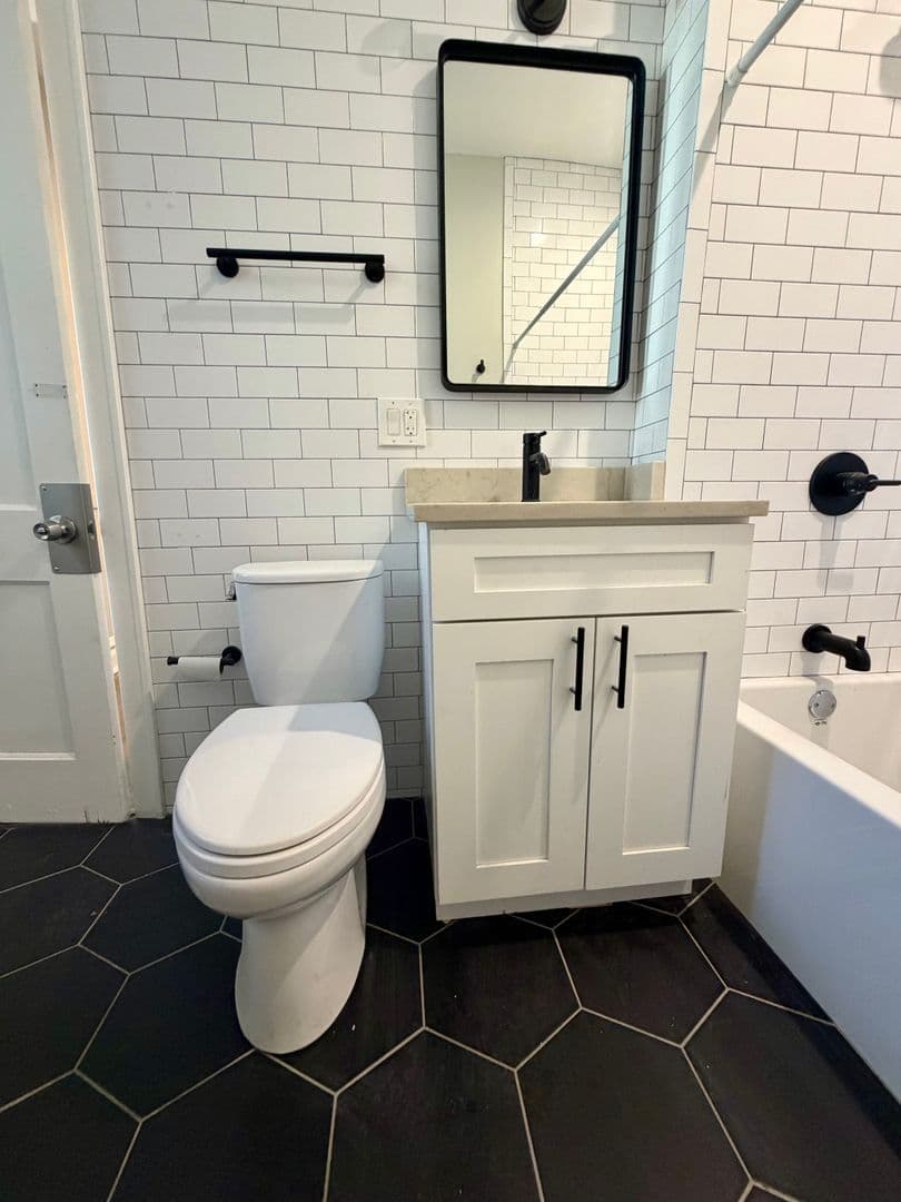 Chicago Apartment: 3018 W Schubert Ave - 3018 1R