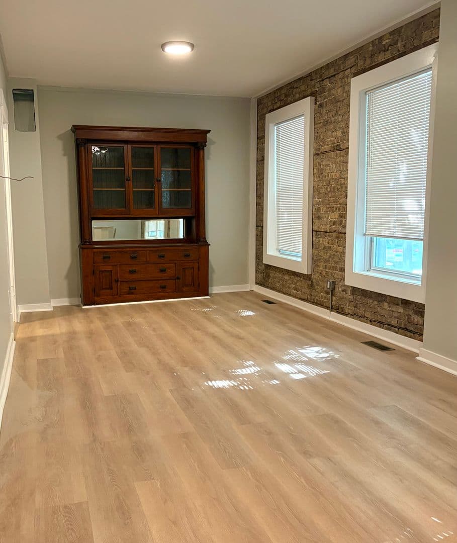 Chicago Apartment: 3018 W Schubert Ave - 3018 1R