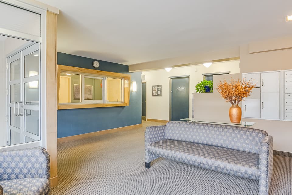 LaCrosse Apartment: 804 Cass St