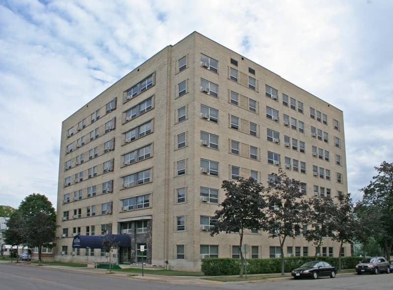 LaCrosse Apartment: 804 Cass St
