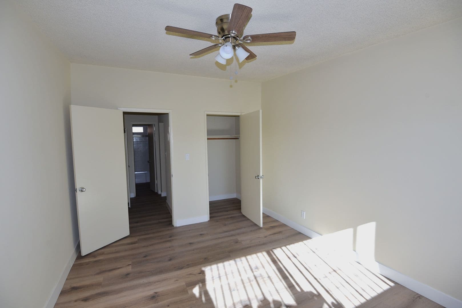 GLENDALE Apartment: 454 WEST ELK AVE.