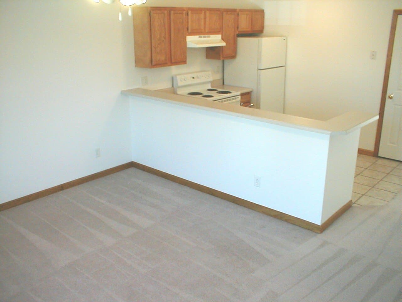 Carbondale Apartment: 921-927 E. Grand Avenue