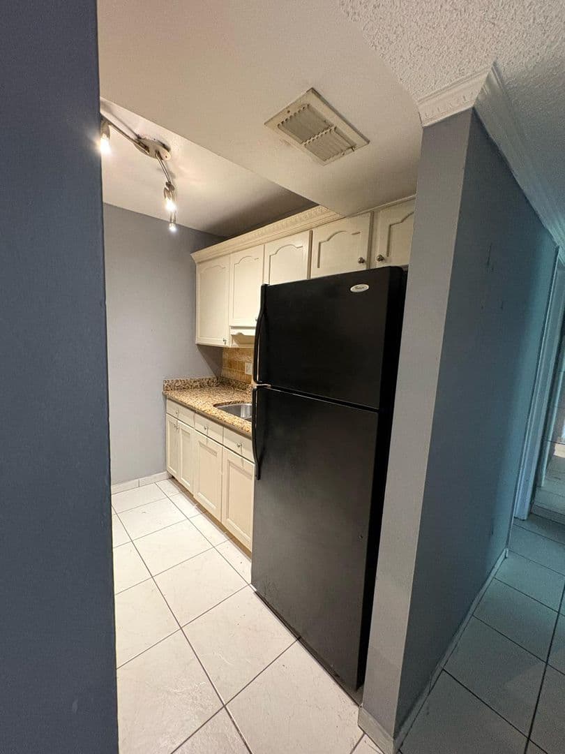 Orlando House: 3244 S Semoran Blvd