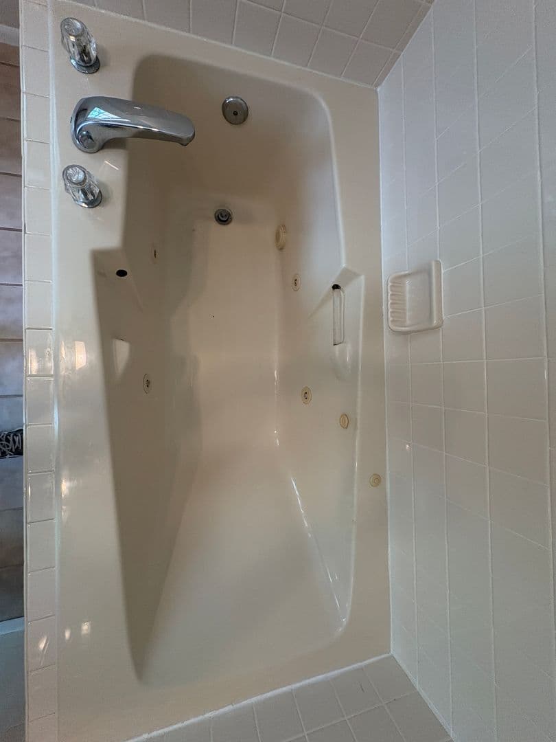 Deland House: 2227 Country Club Drive