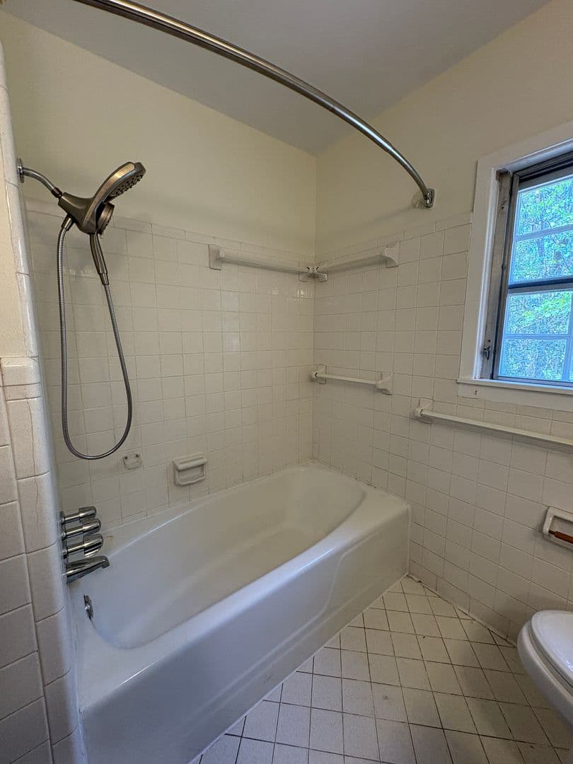 Deland House: 2227 Country Club Drive