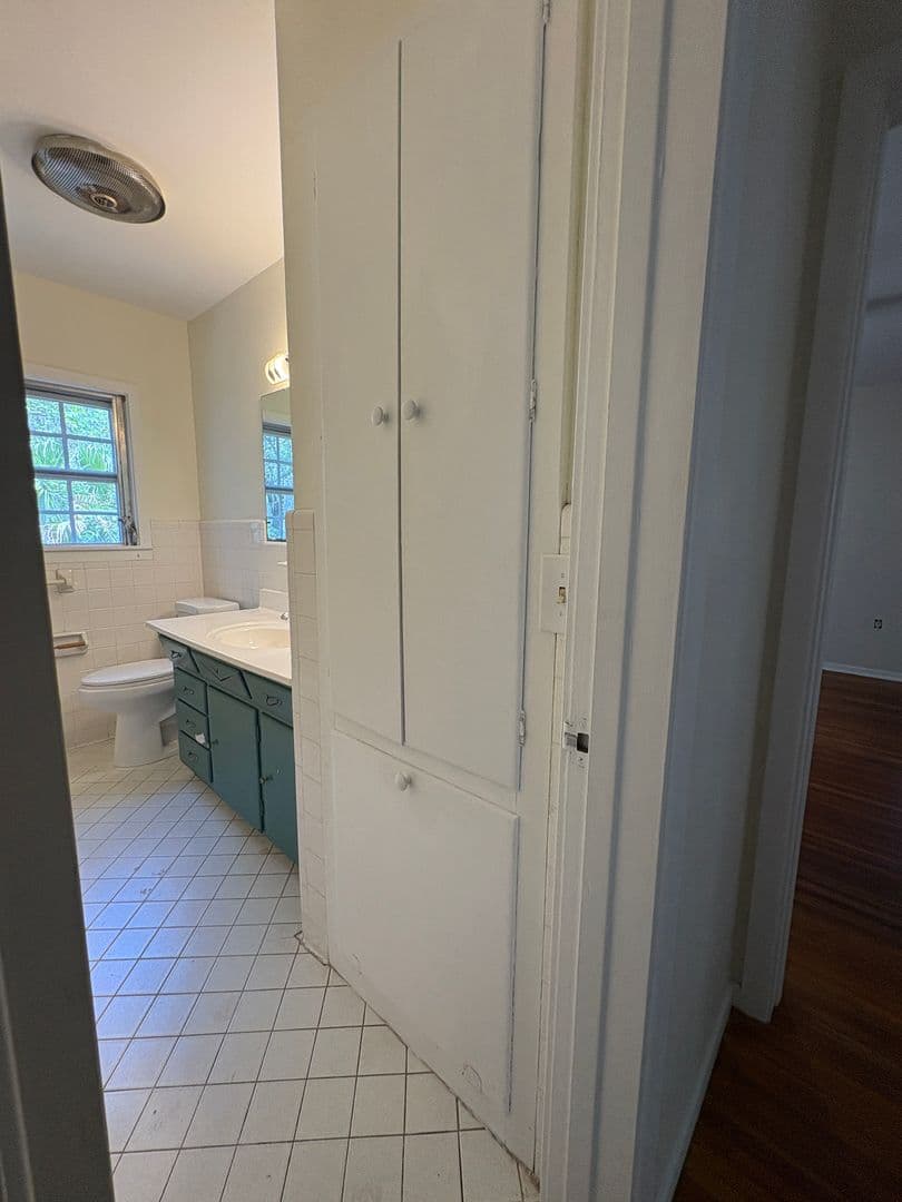 Deland House: 2227 Country Club Drive