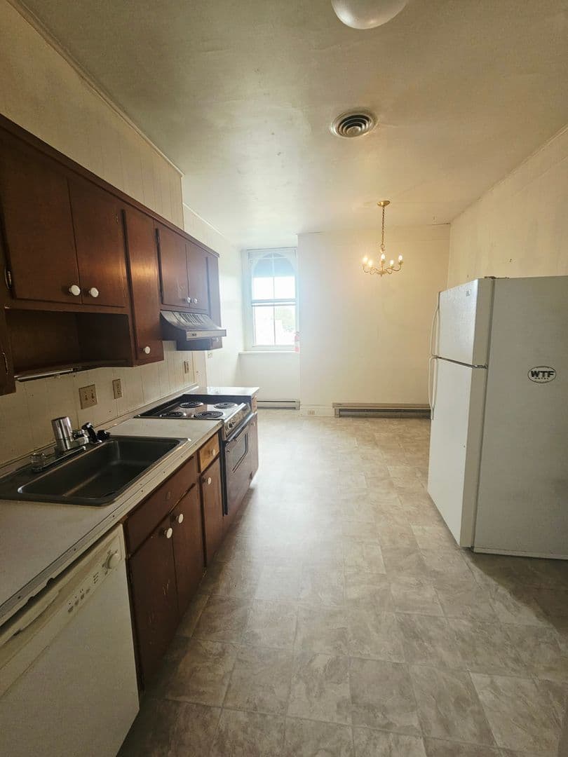 Erie Apartment: 527-529 West 6th Street