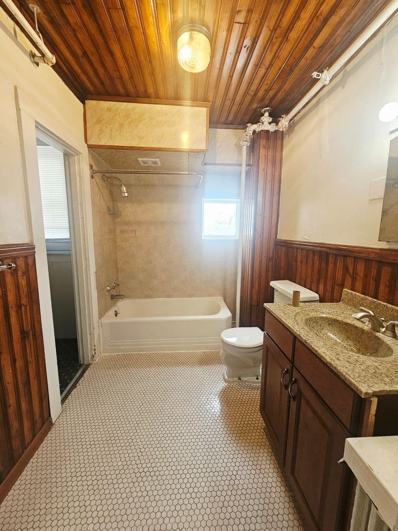 Erie Apartment: 333 West 6th Street