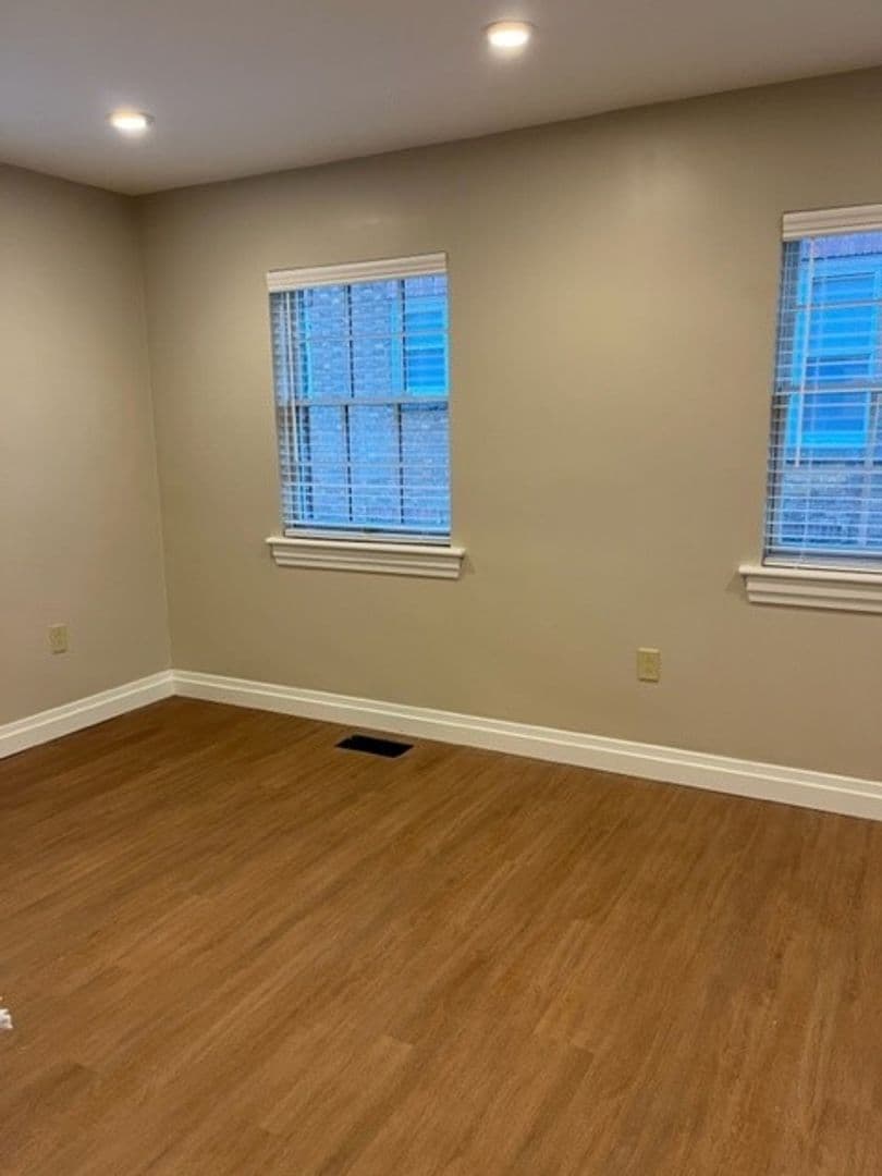 Erie Apartment: 516-518 Chestnut Street
