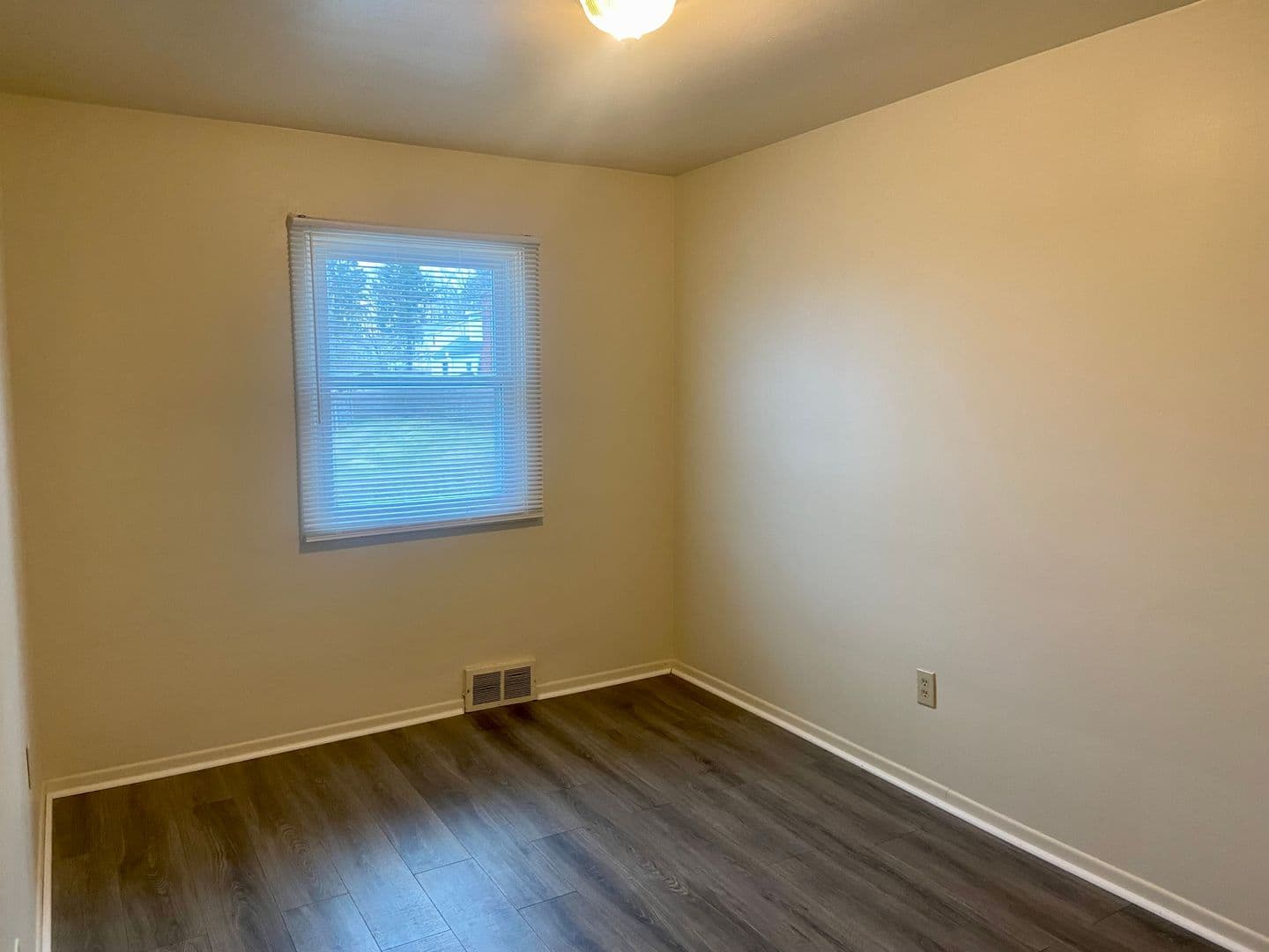 Erie Apartment: 2904-2910 Tamarack Drive