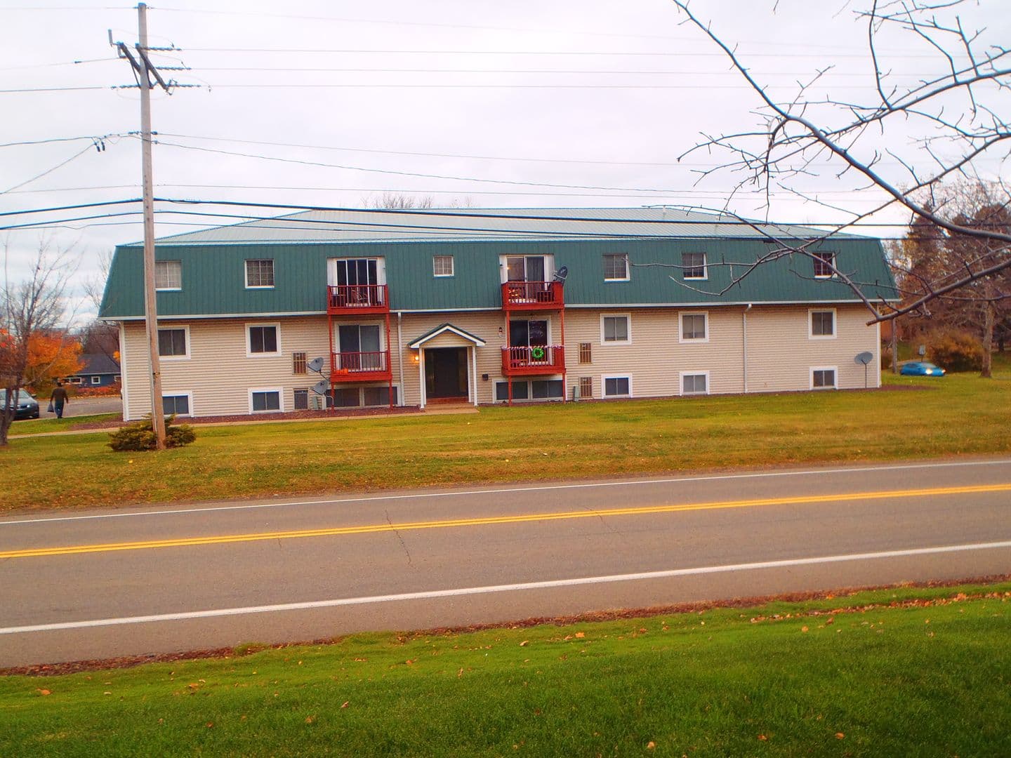 Erie Apartment: 3724 Colonial Ave.
