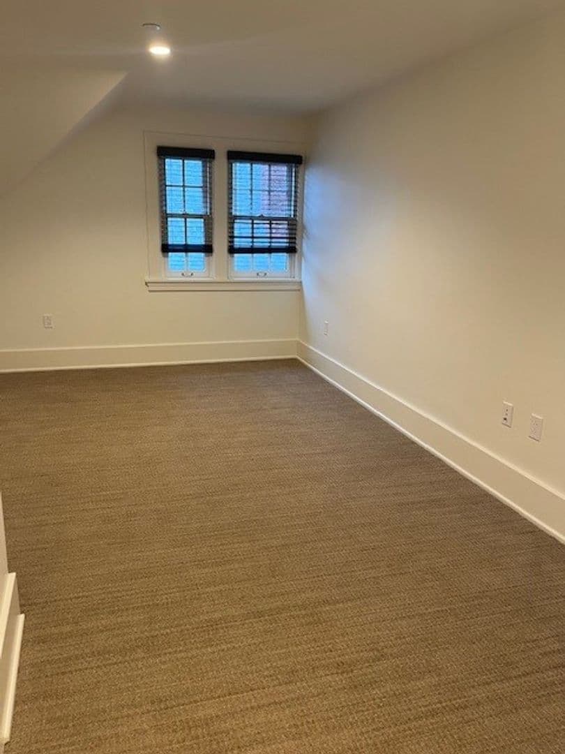 Erie Apartment: 555 West 6th Street