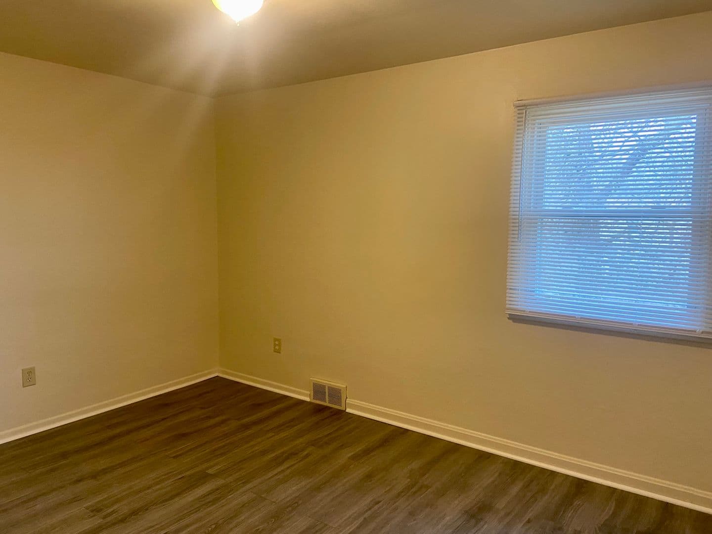 Erie Apartment: 2904-2910 Tamarack Drive