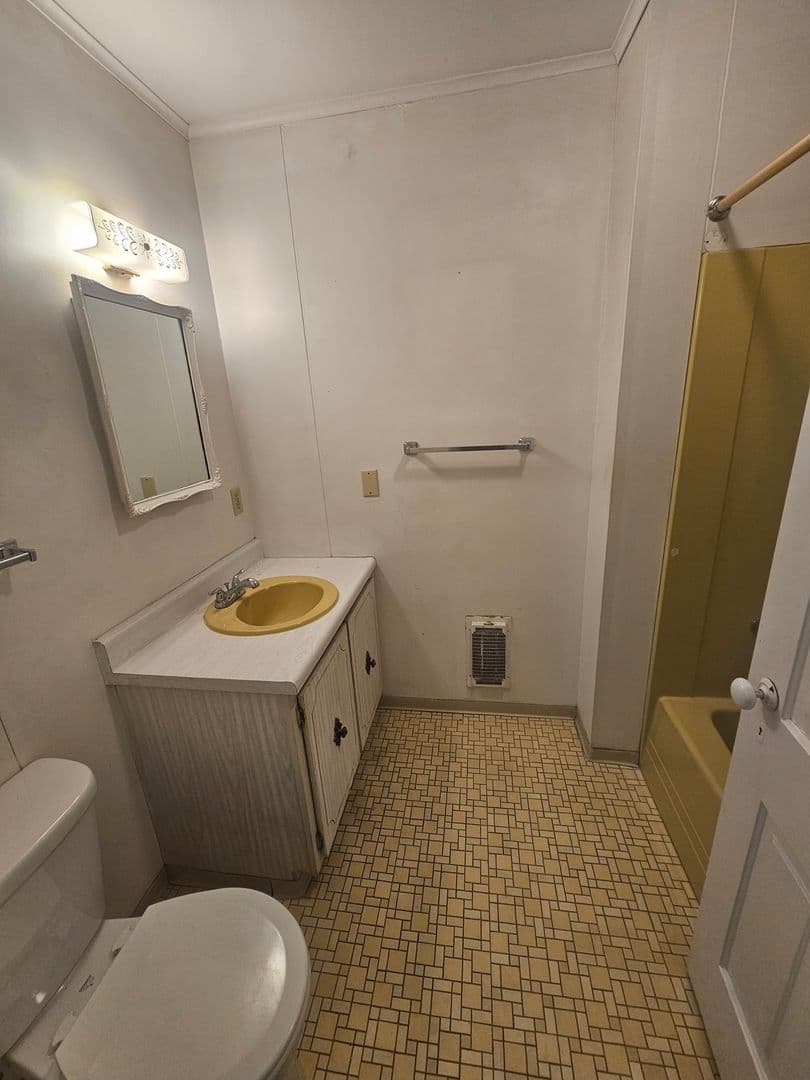 Erie Apartment: 527-529 West 6th Street